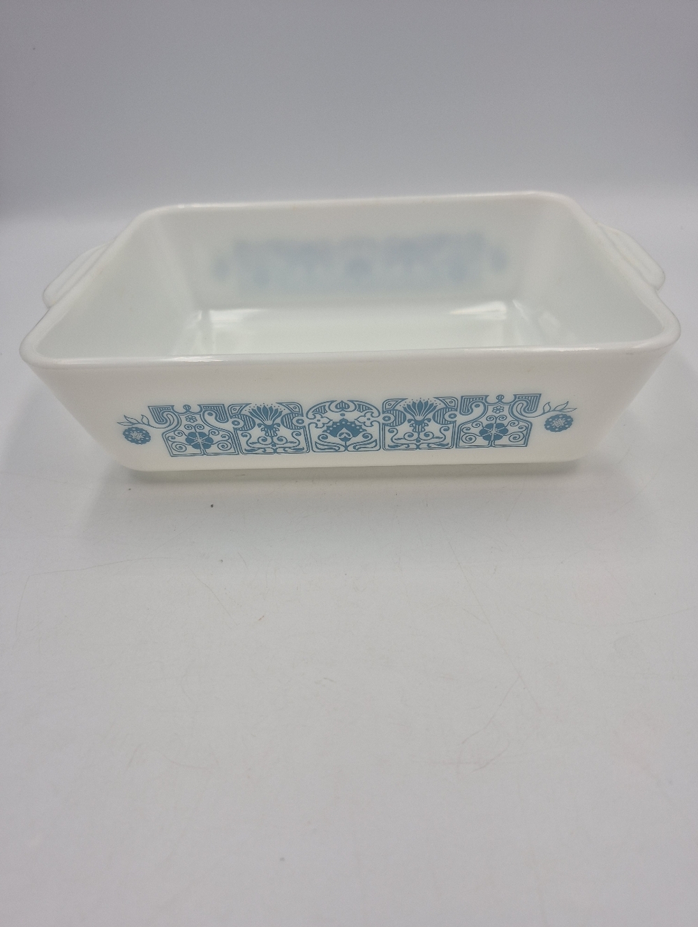 vintage Pyrex "Horizon Blue" 1.5-quart refrigerator dish,
